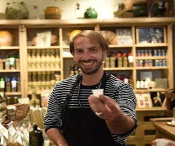 Paris: Saint-Germain-des-Prés Prestige Food Tour